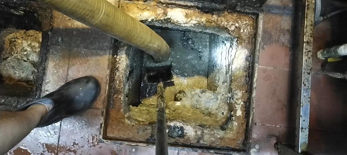 九寨沟化油池清理-污水池清掏